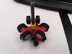 Παντοκατευθυντικό τρίγωνικό ρομπότ με Omni Wheels